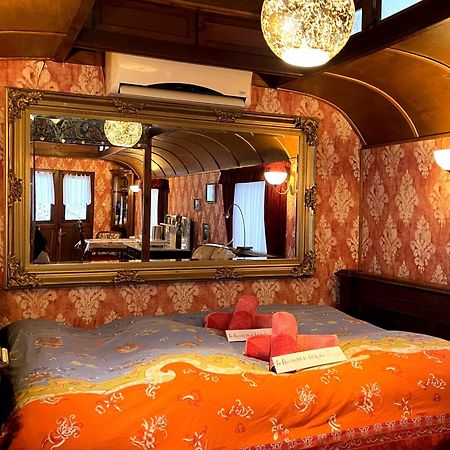 ויצנהאוזן Historischer Zirkuswagen Mit Terrasse Und Blick Ins Gruene מראה חיצוני תמונה