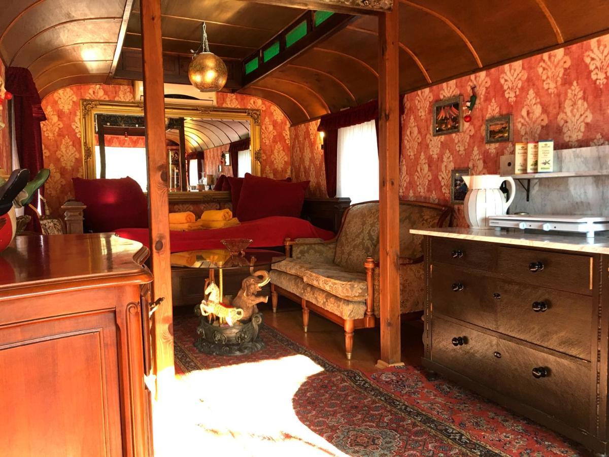 ויצנהאוזן Historischer Zirkuswagen Mit Terrasse Und Blick Ins Gruene מראה חיצוני תמונה