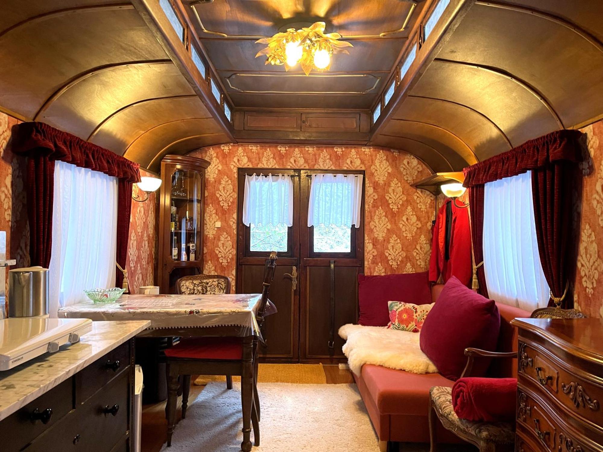 ויצנהאוזן Historischer Zirkuswagen Mit Terrasse Und Blick Ins Gruene מראה חיצוני תמונה