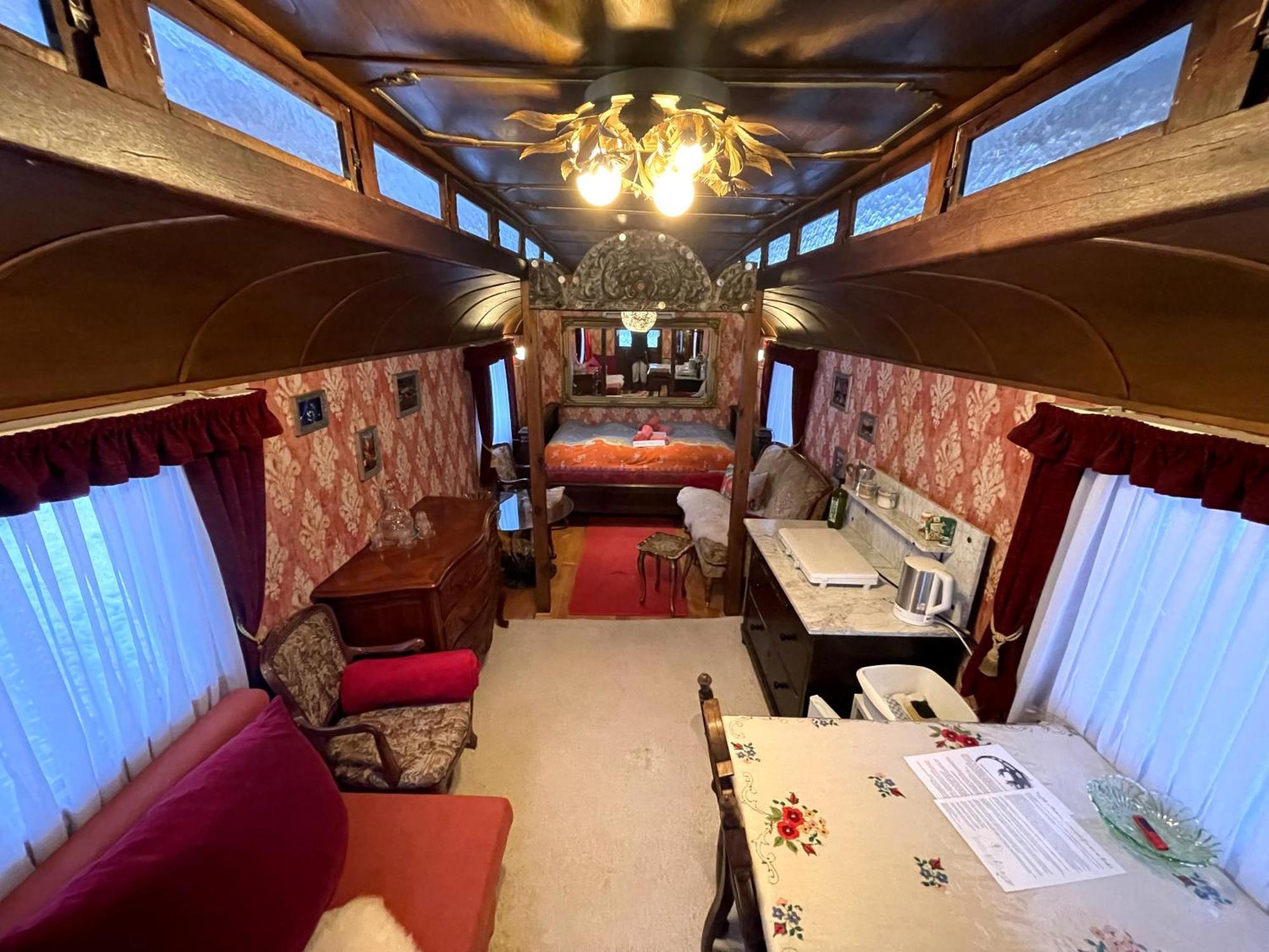 ויצנהאוזן Historischer Zirkuswagen Mit Terrasse Und Blick Ins Gruene מראה חיצוני תמונה